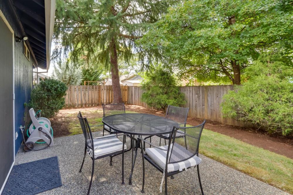 Tasteful Tualatin Home 40 Mi to Willamette Valley